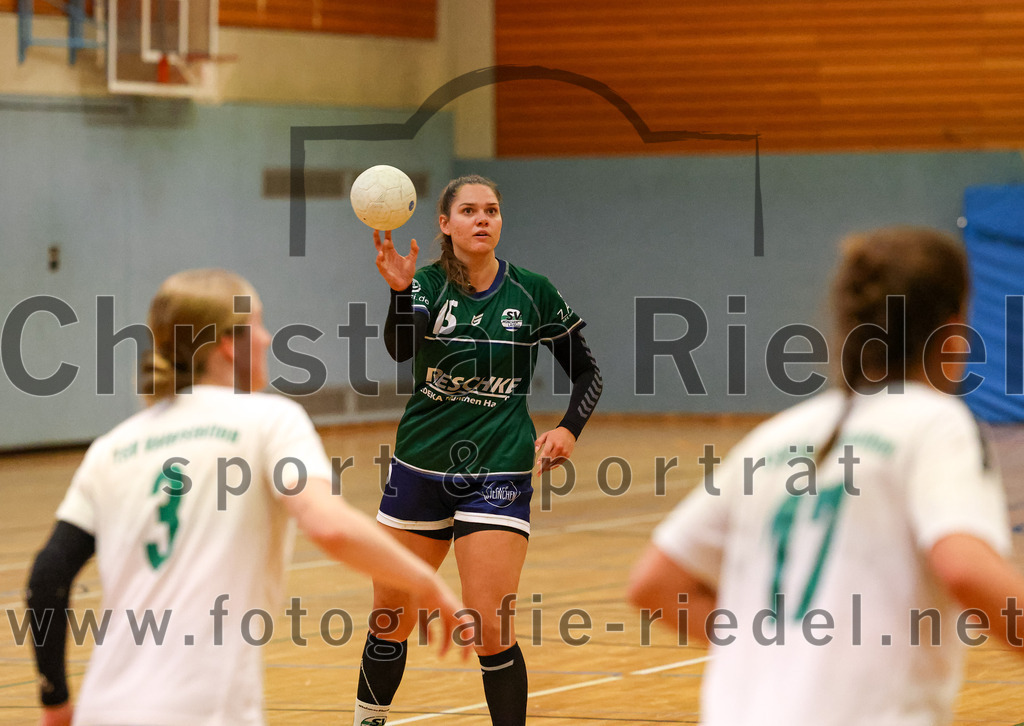 2023-09-16_122_TSV_Vaterstetten_gegen_SV_Muenchen_Laim | Baldham, Deutschland, 16.09.2023:
Handball, Bayernliga Frauen Staffel Süd 2023 / 2024, 1. Spieltag, TSV Vaterstetten gegen SV München Laim, Endergebnis: 23:34

Lucy Hörner (SV München Laim, #15)

Foto: Christian Riedel / fotografie-riedel.net