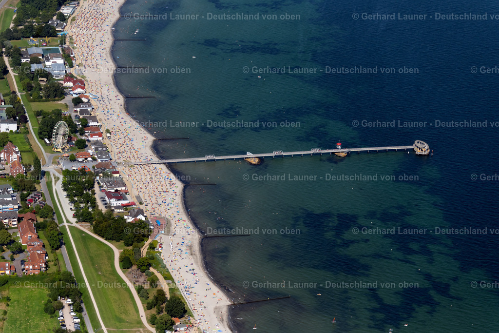 4038019 | Seebrücke Kellenhusen, KELLENHUSEN 07.08.2020 Ortsansicht an der Meeres-Küste der Ostsee in Kellenhusen im Bundesland Schleswig-Holstein. // Townscape on the seacoast of Baltic Sea in Kellenhusen in the state Schleswig-Holstein. Foto: Gerhard Launer