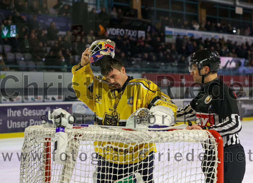 2025-12-19_062_TSV_Erding_gegen_Toelzer_Loewen | Erding, Deutschland, 19.12.2025:Eishockey, Oberliga Süd 2025 / 2026, 27. Spieltag, TSV Erding gegen Tölzer Löwen, Endergebnis: 2:5Torwart Matthias Bittner (Tölzer Löwen, #32)Foto: Christian Riedel / fotografie-riedel.net
