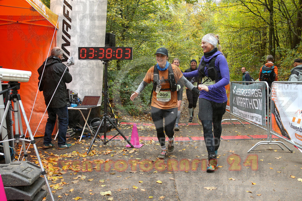 251026_1339_EX1_3815 | Sportfotografie im Rhein-Sieg Kreis, Köln, Bonn, NRW, Rheinland Pfalz, Hessen, etc. Unser Tätigkeitsfeld umfasst den Laufsport vom Volkslauf über den Marathon, Duathlon, Triathon bis zum Ultralauf wie Kölnpfad Ultra oder Schindertrail.