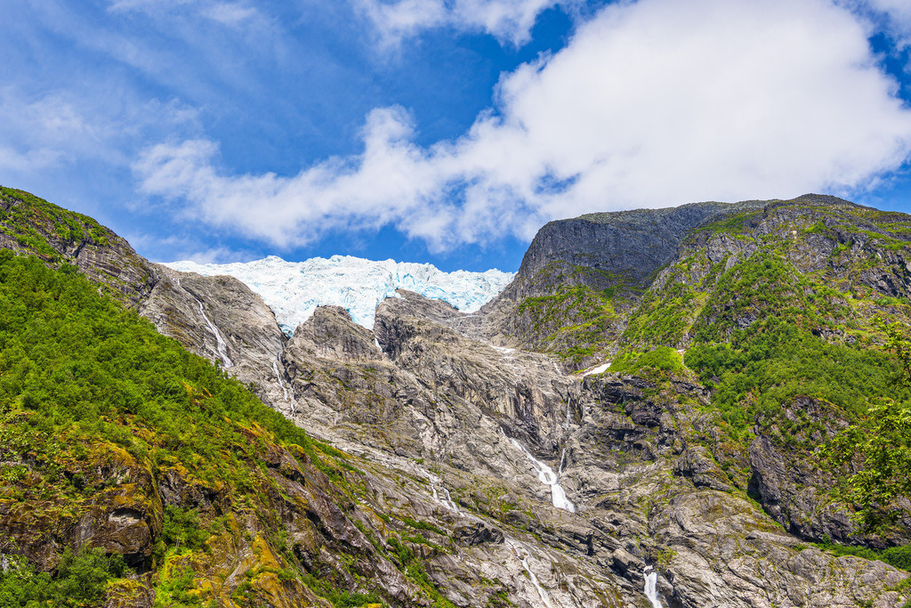 Blick auf die Gletscherzunge Supphellebreen nahe Fjærland in Norwegen | Blick auf die Gletscherzunge Supphellebreen nahe Fjærland in Norwegen.