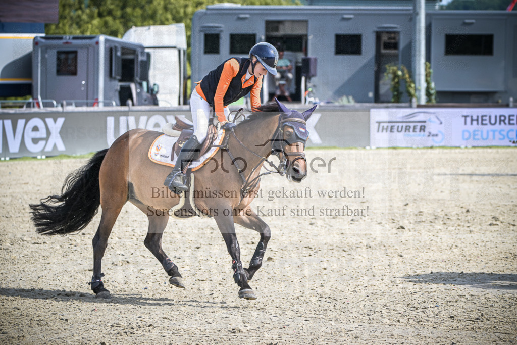 DOS_0772 | Entdecke hochwertige Reitturnierfotos von Foto Oger. Professionell, emotional und authentisch – jetzt Lieblingsmomente im Shop bestellen.Deutschlandweite Turnierfotografie. - Realisiert mit Pictrs.com