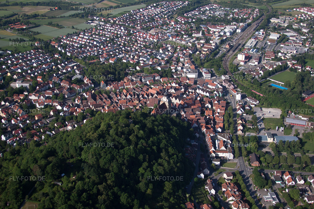 Luftbild: Schloßberg und Stiftskirche von Osten in Herrenberg im Bundesland Baden-Württemberg in Deutschland. Foto: IMG_67759.jpg vom 09.06.2014 durch Werner Riehm/FLY-FOTO.de