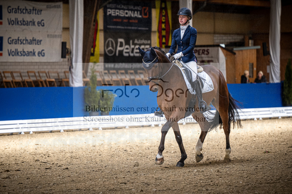 DOS_0698 | Entdecke hochwertige Reitturnierfotos von Foto Oger. Professionell, emotional und authentisch – jetzt Lieblingsmomente im Shop bestellen.Deutschlandweite Turnierfotografie. - Realisiert mit Pictrs.com