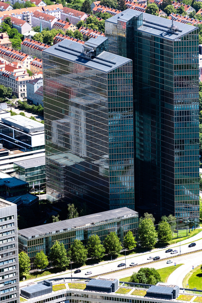 dr__0053830.jpg | MüNCHEN 12.06.2020 Hochhaus- Gebäudekomplex " HighLight Towers " an der Ecke Mies-van-der-Rohe- und Walter-Gropius-Straße im Ortsteil Schwabing-Freimann in München im Bundesland Bayern, Deutschland. Weiterführende Informationen bei: Aareal Bank AG,  Colliers Deutschland GmbH,  Commerz Real AG,  Design Offices München Highlight Towers,  Deutsche FOAMGLAS GmbH,  JAHN ARCHITECTURE, Inc.,  KanAm International GmbH,  STRABAG AG. // High-rise building complex " HighLight Towers " on corner Mies-van-der-Rohe- und Walter-Gropius-Strasse in the district Schwabing-Freimann in Munich in the state Bavaria, Germany. Further information at: Aareal Bank AG,  Colliers Deutschland GmbH,  Commerz Real AG,  Design Offices Muenchen Highlight Towers,  Deutsche FOAMGLAS GmbH,  JAHN ARCHITECTURE, Inc.,  KanAm International GmbH,  STRABAG AG. Foto: Daniel Reiter