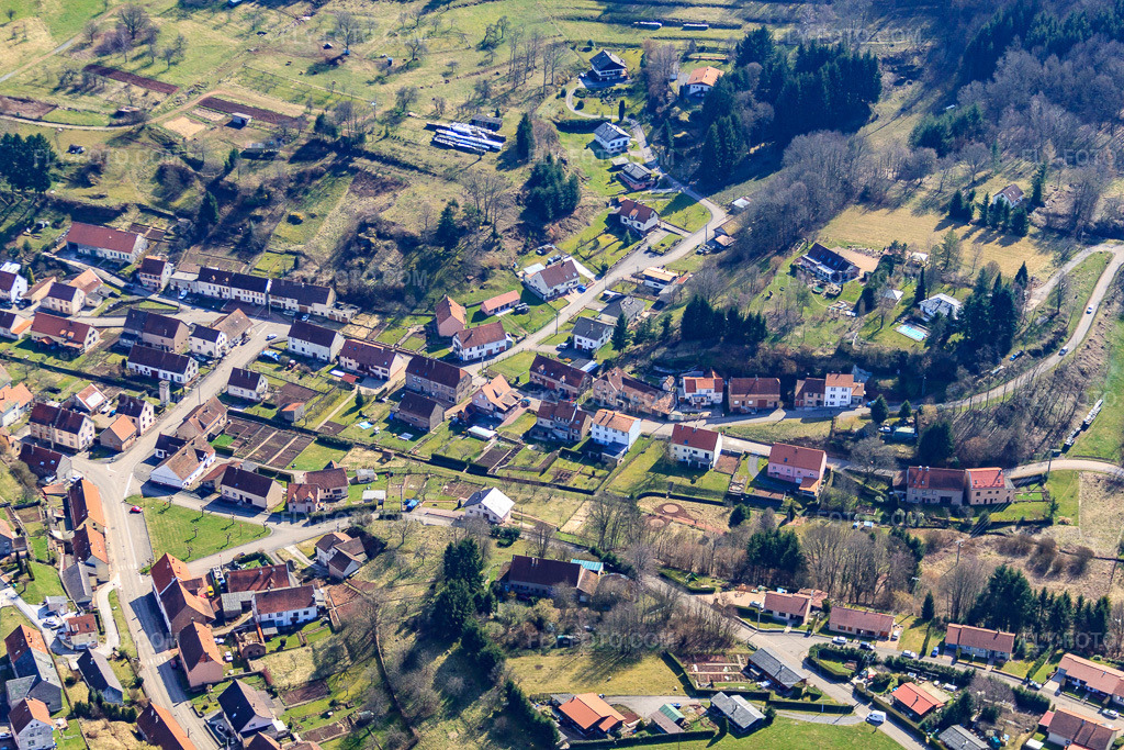 Aerial view: View of the town from the northeast in Schorbach in the state Moselle, France. – Photo: IMG_38467.jpg taken on 03/20/2011 by Werner Riehm/FLY-FOTO.com – Resolution of the original: 4752 x 3168 px