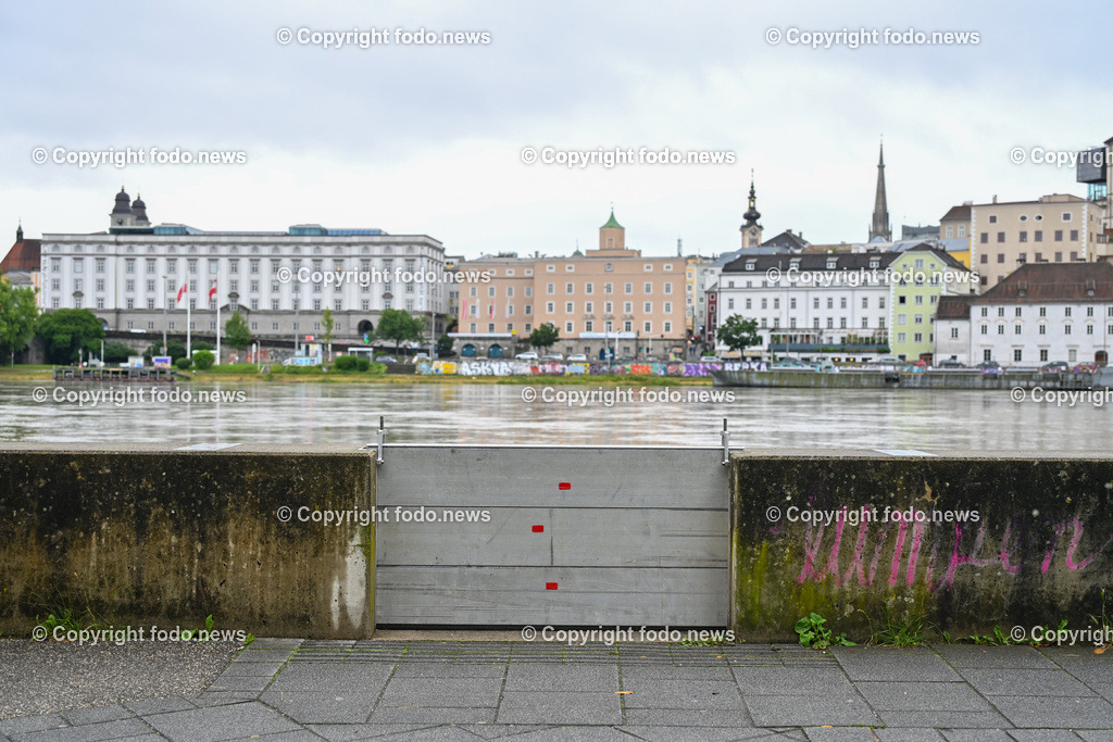 Linz_ Urfahr_ Hochwasserschutz_ 02.06.2024-12 | 02.06.2024, Linz, AUT, Urfahr, Hochwasser, im Bild Vorbereitung Hochwasserschutz Donaulaende Linz Urfahr, Schutzwall