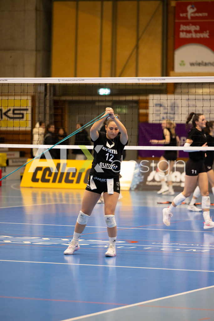 Volleyball I Frauen I Saison 2025-2026 I CEV Volleyball Challenge Cup 2026 | Women I 16th Finals I VC Kanti Schaffhausen - TJ Ostrava I 03.12.2025 | VC Kanti Schaffhausen - 12 Isabella Loffreda (CH) – Libera - Realisiert mit Pictrs.com
