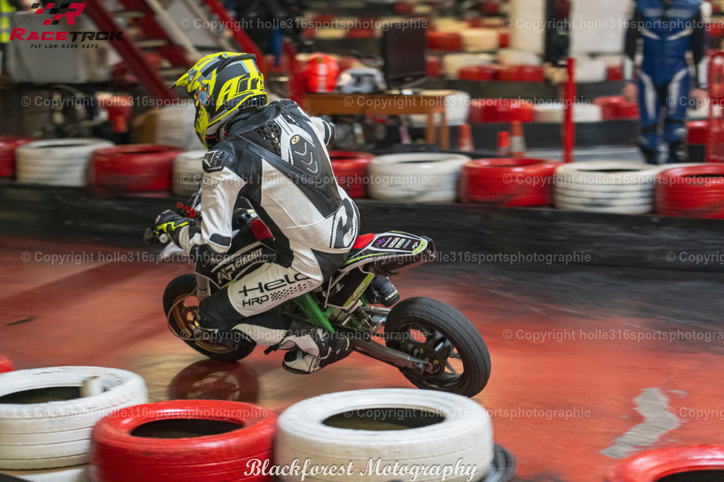 12_01racetrck.1208 | Sportfotografie , Motorsport, Motoross, Reitsport, Mointainbike, Enduro,
Landschaft , Outdoor, Eventfotografie, Landschaft, Bilder online bestellen - Realisiert mit Pictrs.com