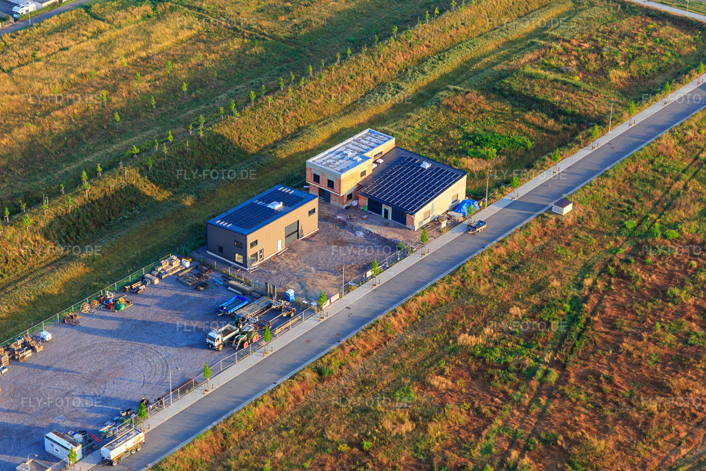 Luftbild: Gewerbegebiet Im Niedersand in Offenbach an der Queich im Bundesland Rheinland-Pfalz in Deutschland. Foto: IMG_148284.jpg vom 17.06.2025 durch Werner Riehm/FLY-FOTO.de