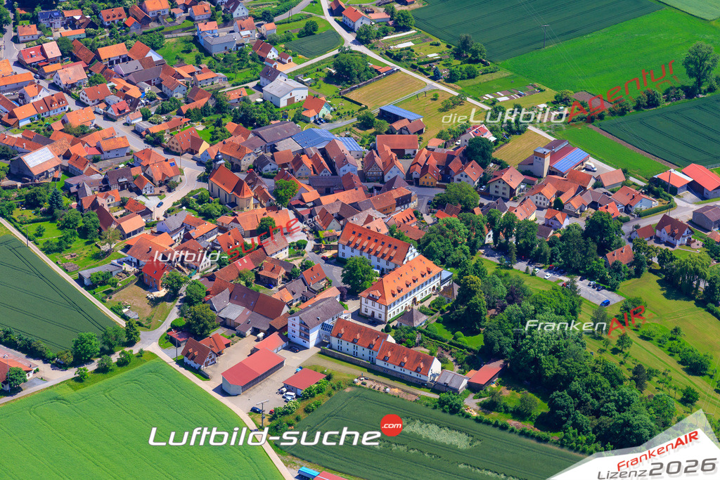 Die Luftaufnahme Birnfeld - Stadtlauringen wurde vom UL-Flugzeug (keine Drohne) aus fotografiert.Hohe Druck- Auflösung-die Geschenkidee!