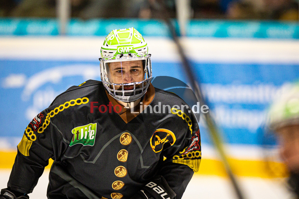 EHC Königsbrunn PINGUINE gegen TSV Peißenberg MINERS | Eishockey Bayernliga Herren Playoffs Viertelfinale 2024/25 - Spiel 1 von 7, EHC Königsbrunn PINGUINE gegen TSV Peißenberg MINERS, 20250207,Florian SIMON (MINERS 11) in Aktion,2025-02-07 in Peißenberg (Eisstadion Peißenberg)Florian SIMON (MINERS 11)Copyright: WolfgangxLindner foto-lindner.de