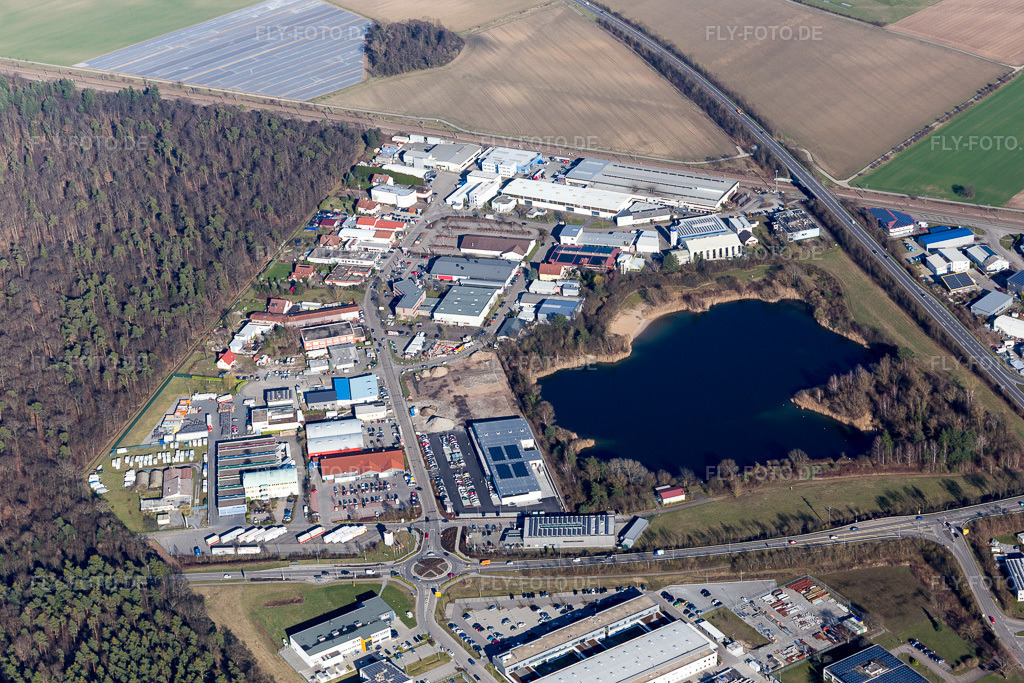 Luftbild: Gewerbegebiet Am Hasenbiel beim Stutensee-See im Ortsteil Blankenloch in Stutensee im Bundesland Baden-Württemberg in Deutschland. Foto: IMG_097231.jpg vom 10.03.2017 durch Werner Riehm/FLY-FOTO.de
