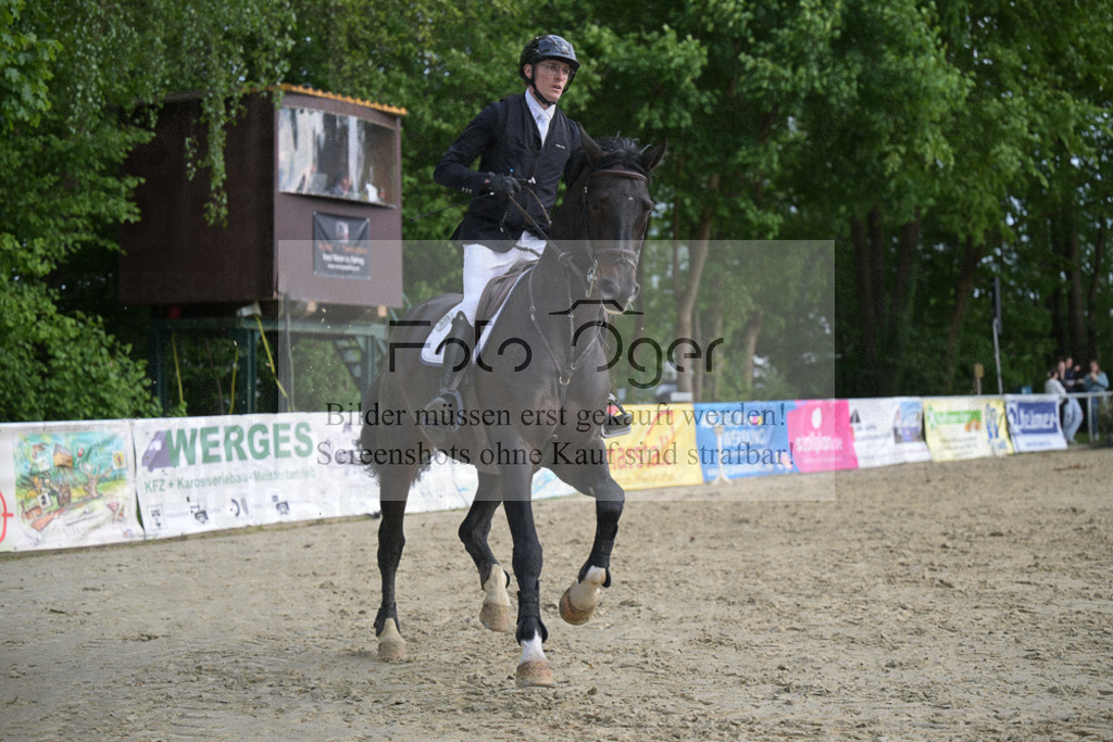 DOS_2985 | Entdecke hochwertige Reitturnierfotos von Foto Oger. Professionell, emotional und authentisch – jetzt Lieblingsmomente im Shop bestellen.Deutschlandweite Turnierfotografie. - Realisiert mit Pictrs.com