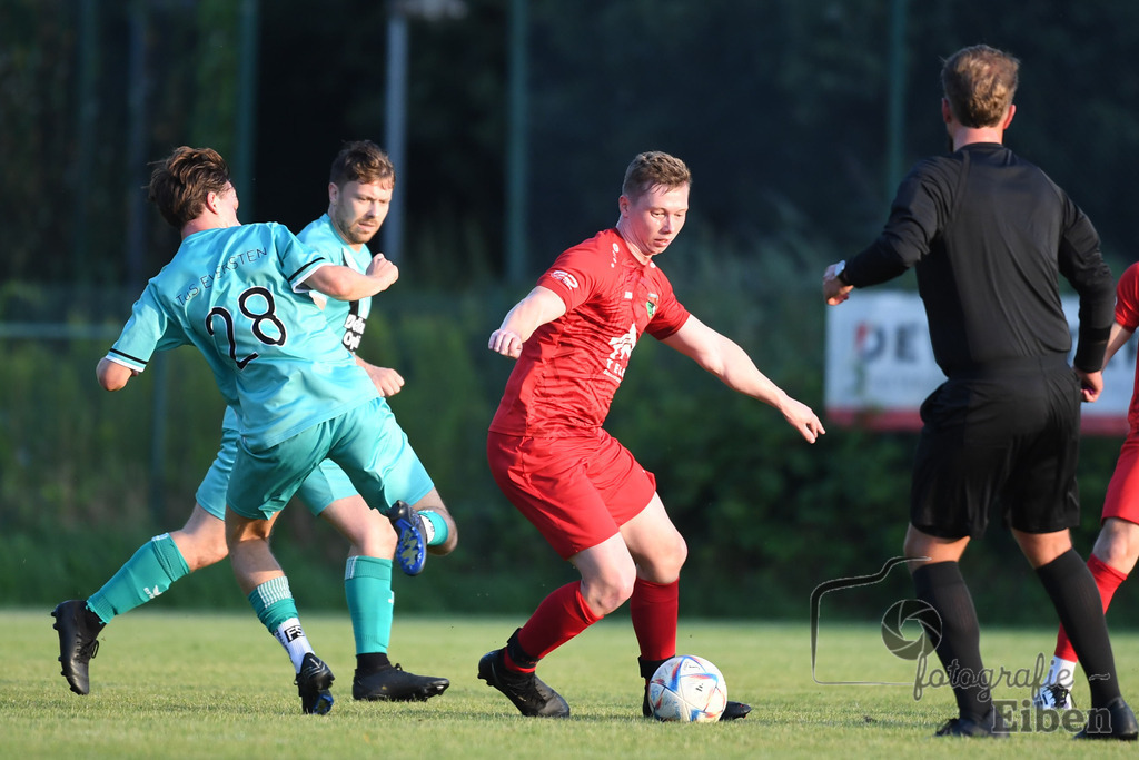 TuS Eversten-SG FriPe | Herren Kreisliga; TuS Eversten (mint)-SG FriPe (rot) am 15.08.2025 in Oldenburg (Sportanlage TuS Eversten), Photo: Philip Eiben 2025 - Realisiert mit Pictrs.com