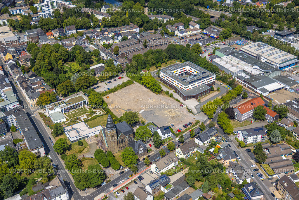 Velbert220803308 | Luftbild, Martin-Luther-King-Schule, evang. Christuskirche, Neubau Hospizzentrum Niederberg - Ulrich Müllenbach Haus, Velbert, Ruhrgebiet, Nordrhein-Westfalen, Deutschland