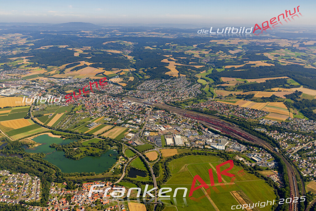 Vs Google Maps Bebra - Die Luftaufnahme wurde 2025 vom UL-Flugzeug heraus erstellt ( keine Drohnenaufnahme ) - Hochauflösende Luftaufnahme - für Wandbilder und großformatige Ausdrucke geeignet. Das besondere Geschenk!Hier alle&nbsp;Infos zur Lizenzierung der LuftaufnahmeWir fliegen auch dieses Jahr wieder in Ihre Region um Luftbilder zu erstellen.- Luftbild anfragen