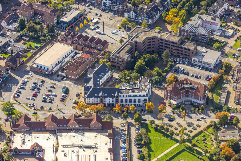 Voerde241009389 | Luftbild, Rathaus und Rathausplatz, Einkaufszentrum mit Penny Supermarkt, Voerde, Niederrhein, Nordrhein-Westfalen, Deutschland