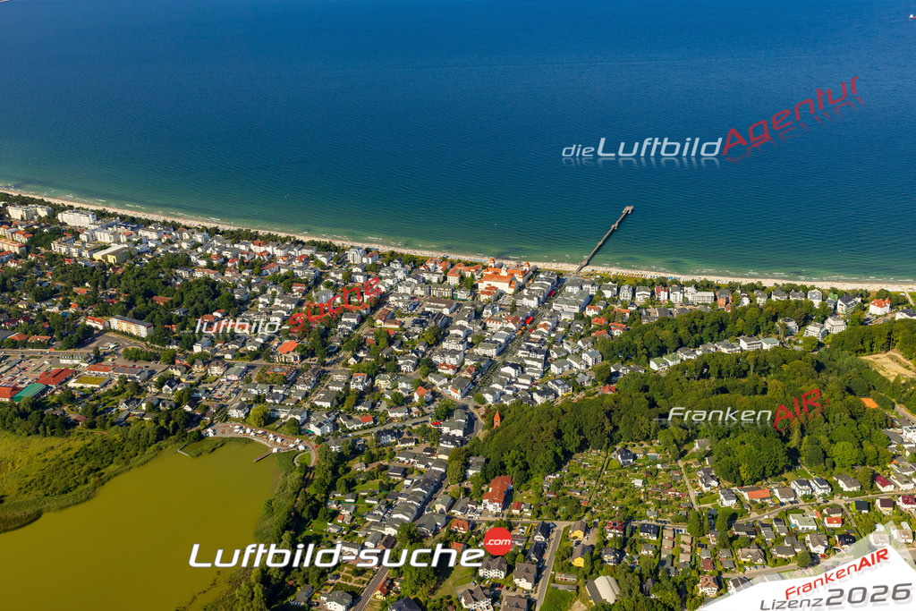 Klassische Luftaufnahme ohne Drohne zeigt: bei Binz - Die Luftbildaufnahme wurde 2025 vom UL-Flugzeug heraus erstellt ( keine Drohnenaufnahme ) - Hochauflösende Luftaufnahme -Nicht vergleichbar mit Google Maps oder Satelittenbilder- Die Geschenkidee !Mit Lizenz und Bildrechte bestellbar