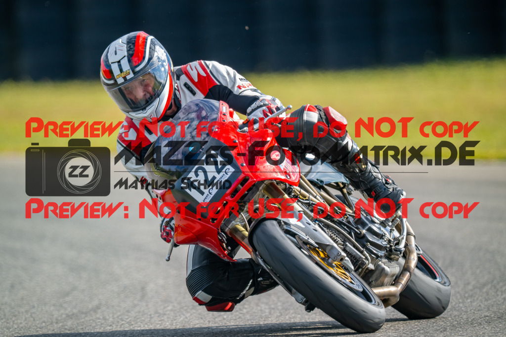 MaZZes-Fotomatrix-20260918-704299 | GELB