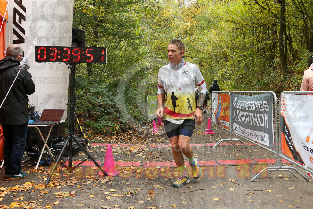 251026_1341_EX1_3868 | Sportfotografie im Rhein-Sieg Kreis, Köln, Bonn, NRW, Rheinland Pfalz, Hessen, etc. Unser Tätigkeitsfeld umfasst den Laufsport vom Volkslauf über den Marathon, Duathlon, Triathon bis zum Ultralauf wie Kölnpfad Ultra oder Schindertrail.