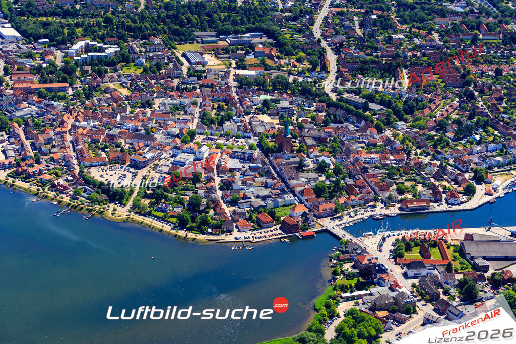 Das Luftbild der Stadt Neustadt in Hollstein wurde 2018 vom Flugzeug heraus erstellt (keine Drohne) Aufnahmehöhe ca.400 Meter- hohe Auflösung für beste Druck-Qualität