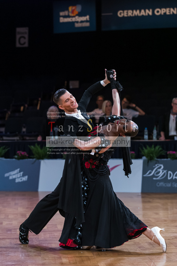 20250821_WDSF_GS_Std_R1_B1_3859 | Tanzsportbilder, Standardtanz, Lateintanz, WDSF, DTV, LTVB, dancecomp, goc, hessen tanzt, blaues band der spree, walzer, tango, wiener walzer, slowfox, quickstepp, samba, rumba, cha-cha-cha, paso doble. jive, hd-kroft photography, turniertanzsport