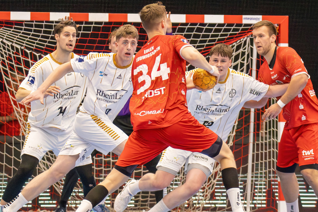 09.04.04.2024, 2. HBL, Handball-Bundesliga, 28. Spieltag): Eulen Ludwigshafen gegen TSV Bayer-Dormagen (Endstand 30:27). Spieler am Ball: Sebastian Trost (34, Eulen Ludwigshafen) | 09.04.04.2024, 2. HBL, Handball-Bundesliga, 28. Spieltag): Eulen Ludwigshafen gegen TSV Bayer-Dormagen (Endstand 30:27). Spieler am Ball: Sebastian Trost (34, Eulen Ludwigshafen) - Realisiert mit Pictrs.com