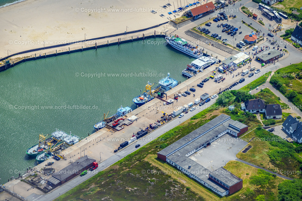 Sylt_Hörnum_Hafen_ELS_4068130625 | HöRNUM (SYLT) 13.06.2025 Hafenanlagen an der Meeres- Küste der Nordsee in Hörnum auf Sylt im Bundesland Schleswig-Holstein, Deutschland. // Port facilities on the seashore of the North Sea in Hoernum on Sylt in the state Schleswig-Holstein, Germany. Foto: Martin Elsen
