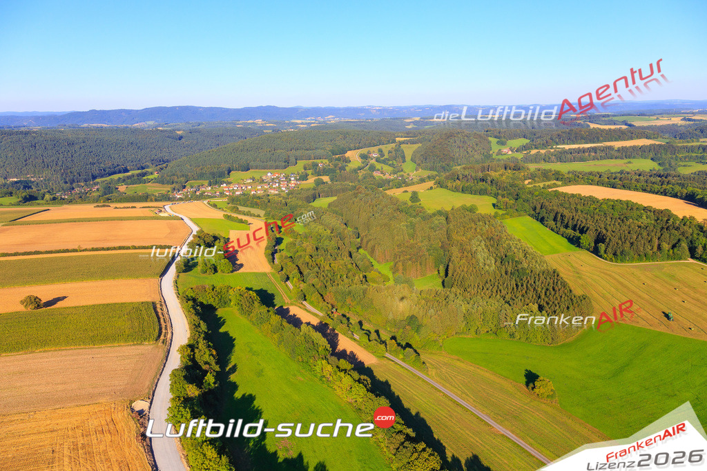 Die Luftaufnahme der Stadt Weissenbrunn wurde vom UL-Flugzeug heraus erstellt ( keine Drohne )- hohe Auflösung für beste Qualität