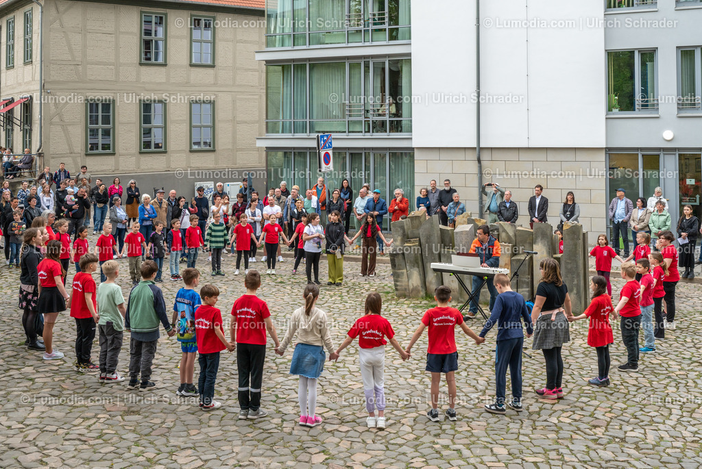 10049-13140 - Gedenken an den Steinen der Erinnerung | Stockfoto und Bilderpool mit Bildmaterial aus Deutschland, dem Harz, Halberstadt, Quedlinburg, Wernigerode und weltweit. Qualitativ hochwertige und professionelle Fotos anschauen und kaufen. - Realisiert mit Pictrs.com