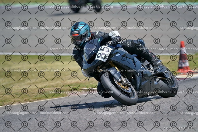 26BT02-1864 | markuskiefer.com - Realisiert mit Pictrs.com
