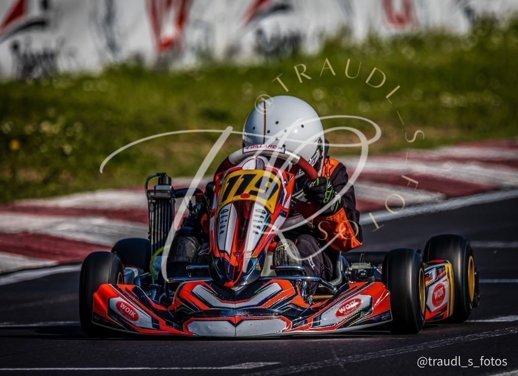 DDCA9B68-18B1-4292-A4F0-4B7E016CDD7A | traudl_s_fotos