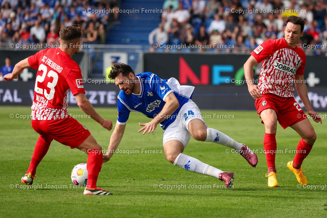 2400414_svdvsscf_3030 Kopie | Darmstadt, 14.04.2024 xjfx 1.Bundesliga SV Darmstadt 98 - SC Freiburg v.l., Florent Muslija (SC Freiburg), Luca Pfeiffer (SV Darmstadt 98), Nicolas Hoefler (SC Freiburg), Zweikampf, Action, Aktion, Battles for the Ball





(DFL/DFB REGULATIONS PROHIBIT ANY USE OF PHOTOGRAPHS as IMAGE SEQUENCES and/or QUASI-VIDEO) - Realisiert mit Pictrs.com