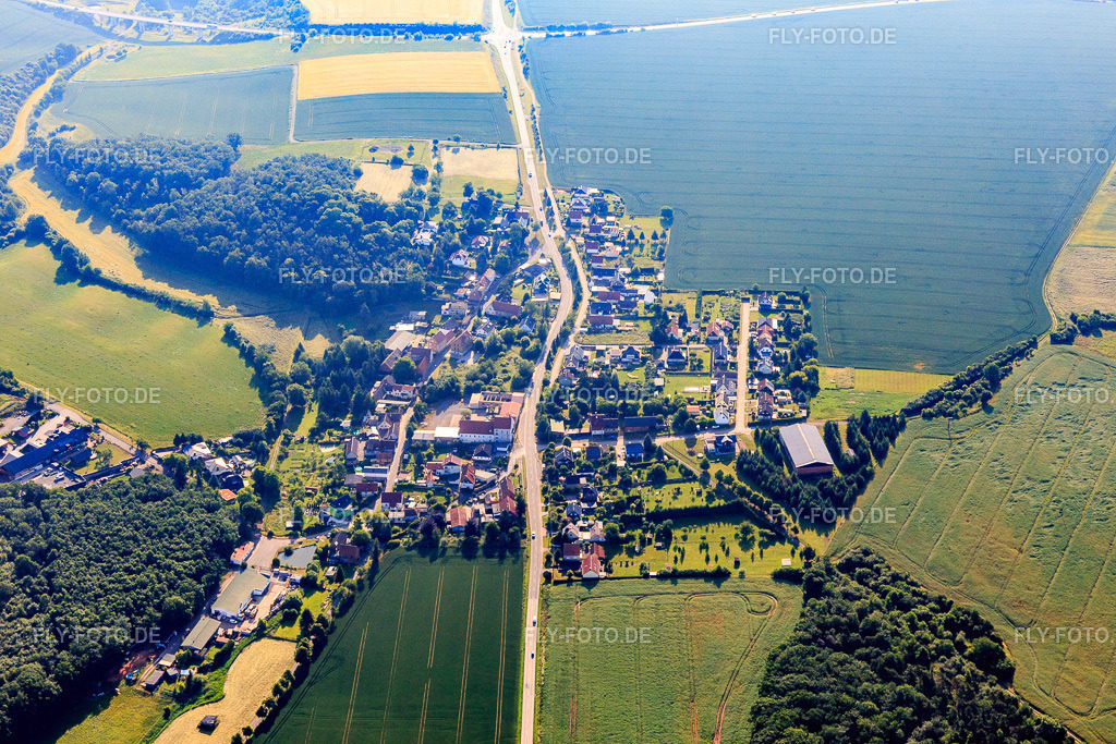 Dorfansicht aus Westen | Luftbild: Dorfansicht aus Westen im Ortsteil Meisberg in Hettstedt im Bundesland Sachsen-Anhalt in Deutschland. Foto: IMG_148096.jpg vom 12.06.2025 durch ©2025 Werner Riehm fly-foto.de/copyright - Realisiert mit Pictrs.com