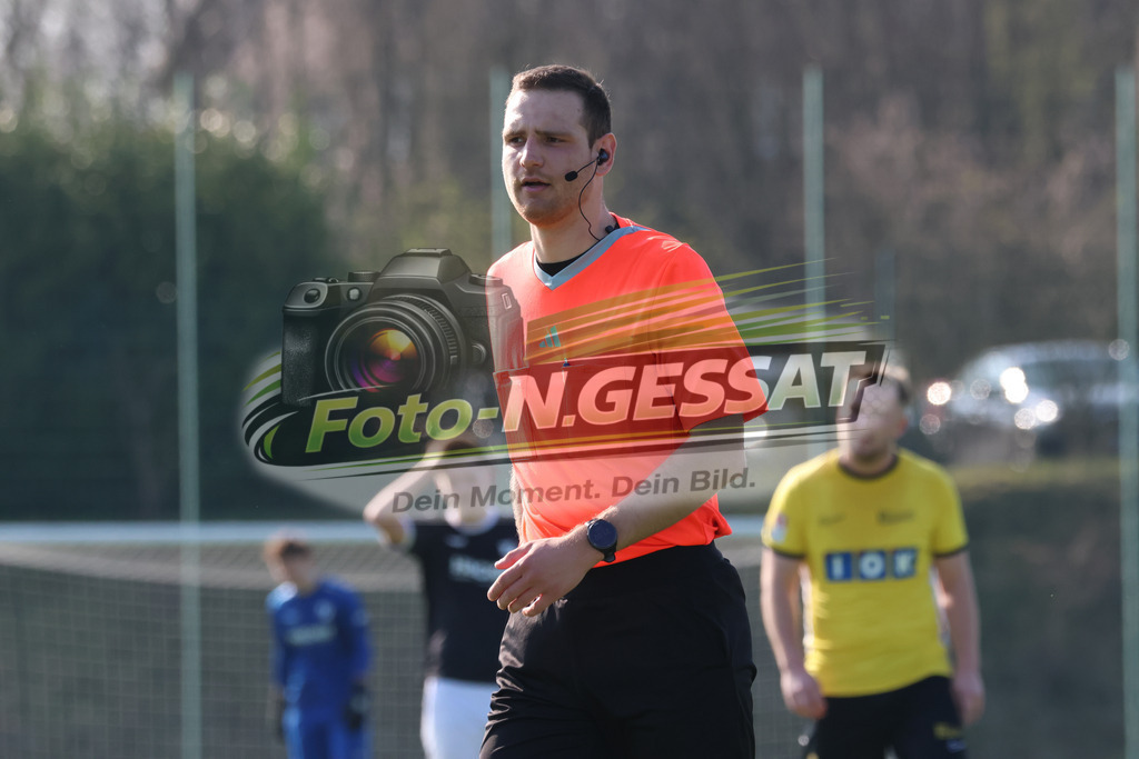 SV Rödinghausen II, FC Kaunitz | Auf dem Bild zu sehen: Schiedsrichter: Nico KleinegesseSV Rödinghausen II, FC Kaunitz, Saison 25/26, Westfalenliga, Deutschland - Realisiert mit Pictrs.com