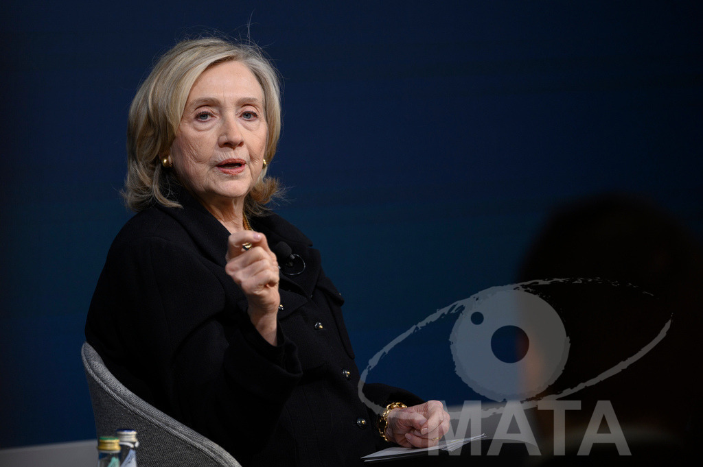 _DWI2727 | Die US-Politikerin Hillary Clinton auf der Veranstaltung Bridging Scholarship and Statecraft im Rahmen der Münchner Sicherheitskonferenz 2026. München, 13.02.2026 Bayern Deutschland  - Realisiert mit Pictrs.com