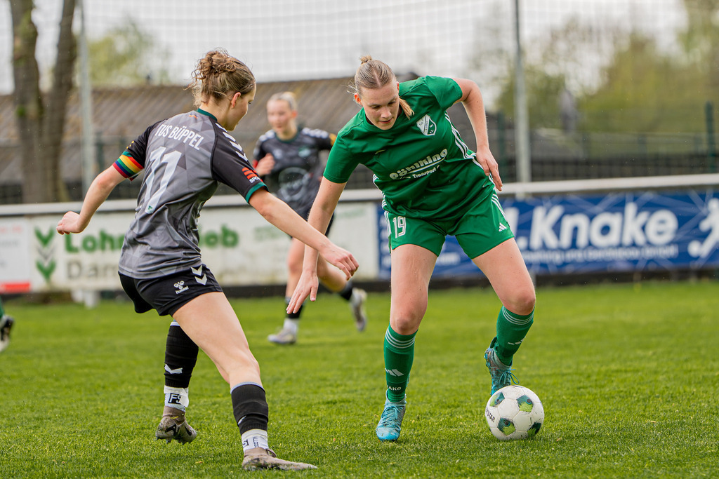 Fußball I Frauen I Saison 2025-2026 I Oberliga Niedersachsen I 19. Spieltag I TuS Lutten - TuS Büppel I 06143 | jns.sportfotos - Realisiert mit Pictrs.com