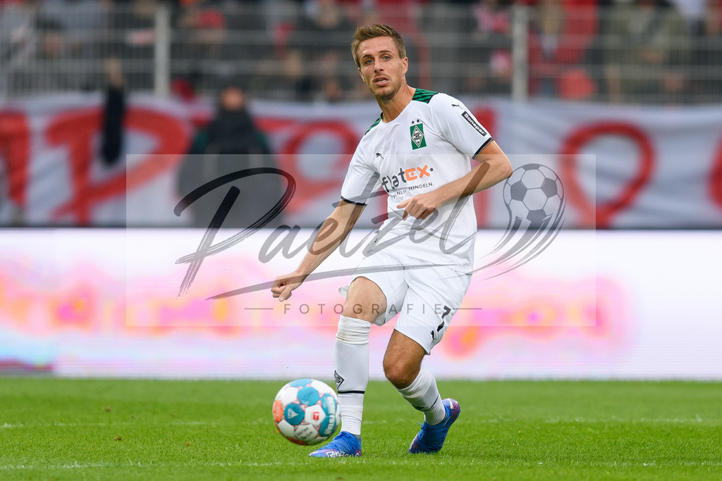 FCUBMG20210829_199 | Fussball, Herren: Patrick Herrmann (Borussia Moenchengladbach) in Aktion, am Ball, Einzelaktion beim Spiel der 1. Bundesliga zwischen 1. FC Union Berlin und Borussia Moenchengladbach im Stadion An der Alten Foersterei am 29.08.2021 in Berlin, Deutschland. - Realisiert mit Pictrs.com