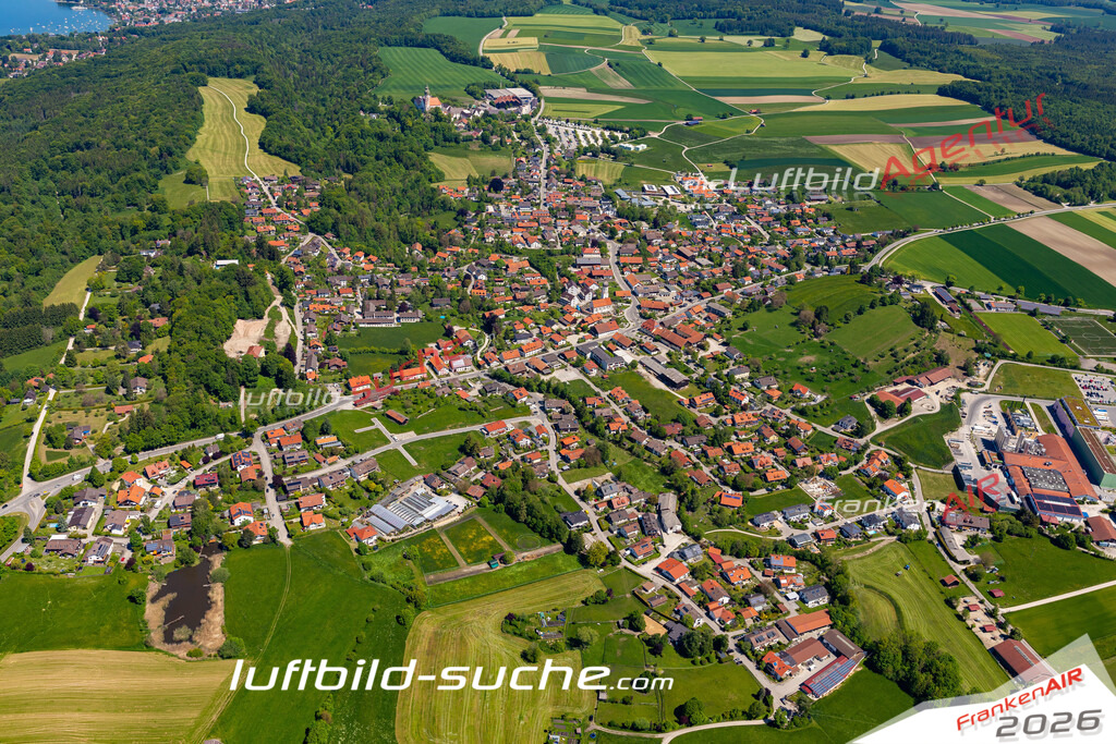 Aktuelles Luftbild von  Andechs - Die Luftaufnahme wurde 2021 mittels UL-Flugzeug erstellt ( keine Drohne ) - hochauflösende Kamera-Systeme von  Canon -Beste Qualität - Für grossformatige Ausdrucke geeignet. Die Geschenkidee !
