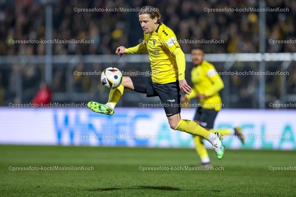 FCVK14022501004 | 14.02.2025, Fußball, FC Viktoria Köln – Alemannia Aachen, 3.Liga, Sportpark Höhenberg, Saison 2024 2025: Bentley Baxter Bahn (Alemannia Aachen #9) DFB regulations prohibit any use of photographs as image sequences and or quasi-video.