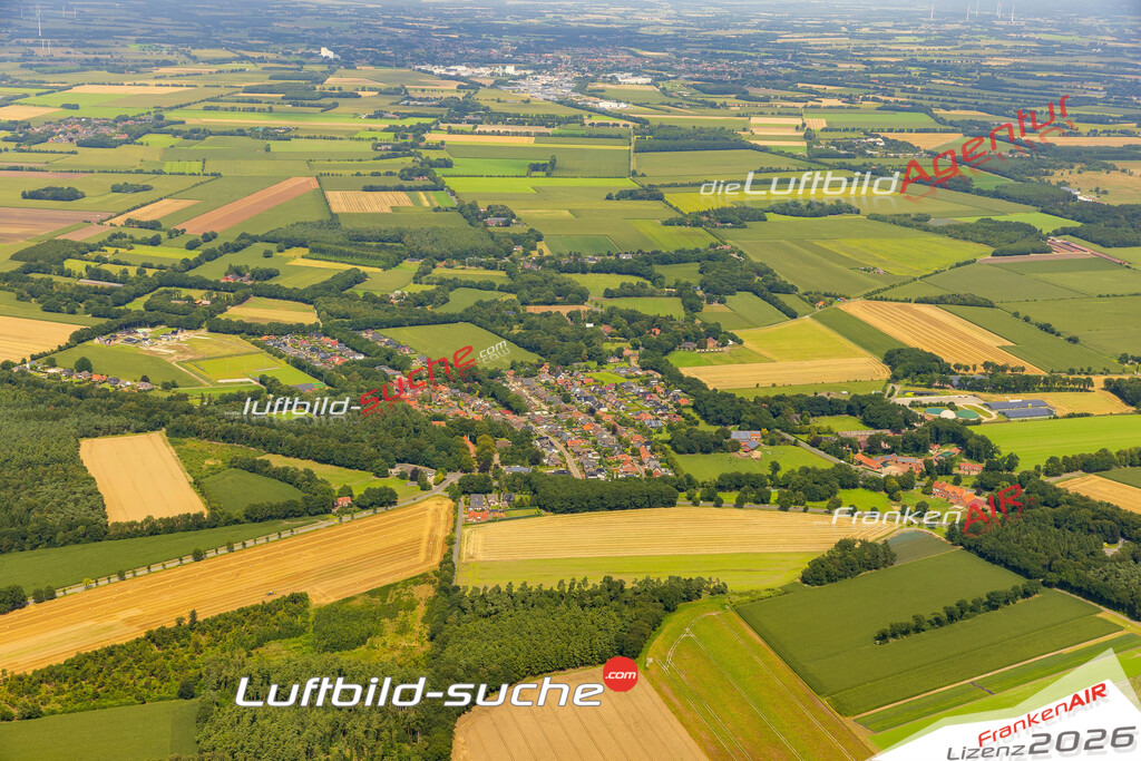 Schrägluftbild  Varrelbusch  Garrel - Das Luftbild wurde 2025 vom UL-Flugzeug heraus erstellt (ohne Drohne- keine Drohnenaufnahme ) - Hochauflösende Luftaufnahme -Nicht vergleichbar mit Google Maps oder Satelittenbilder- Die Geschenkidee !Mit Lizenz und Bildrechte bestellbar