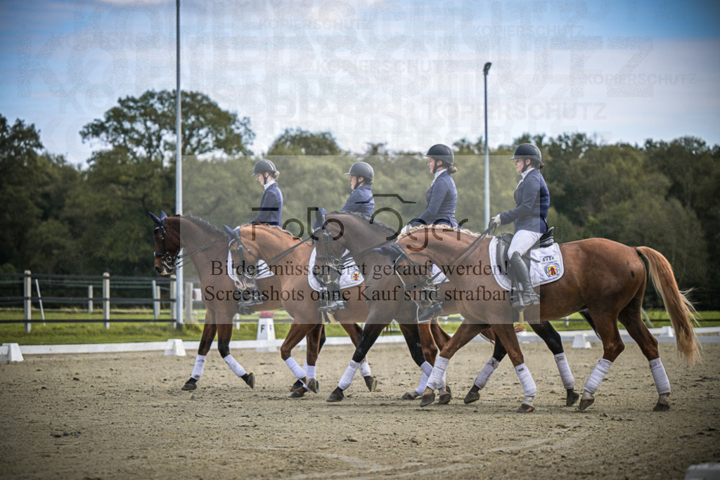 DOS_0598 | Entdecke hochwertige Reitturnierfotos von Foto Oger. Professionell, emotional und authentisch – jetzt Lieblingsmomente im Shop bestellen.Deutschlandweite Turnierfotografie. - Realisiert mit Pictrs.com