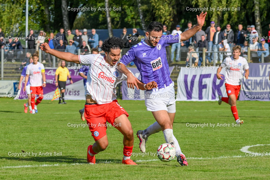 VfR Neumünster vs Holstein Kiel II | Geart Latifi (VfR #33 klärt zum Eckball) vs Islam Matene (Holstein #9) / Fußball-Oberliga Männer 2026/2027 / VfR Neumünster vs Holstein Kiel II / Grümmi-Arena / Neumünster / 27.09.26 - Realisiert mit Pictrs.com