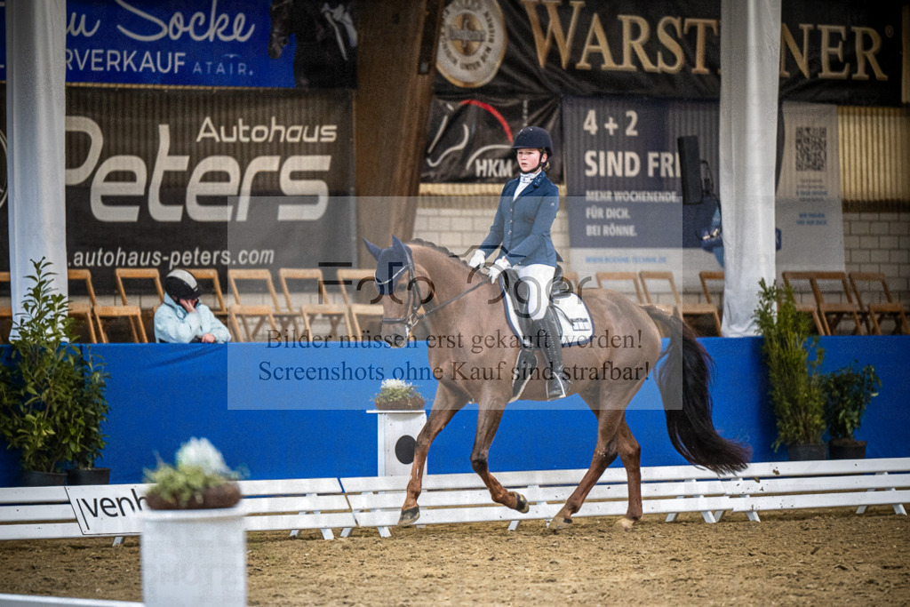 DOS_2180 | Entdecke hochwertige Reitturnierfotos von Foto Oger. Professionell, emotional und authentisch – jetzt Lieblingsmomente im Shop bestellen.Deutschlandweite Turnierfotografie. - Realisiert mit Pictrs.com