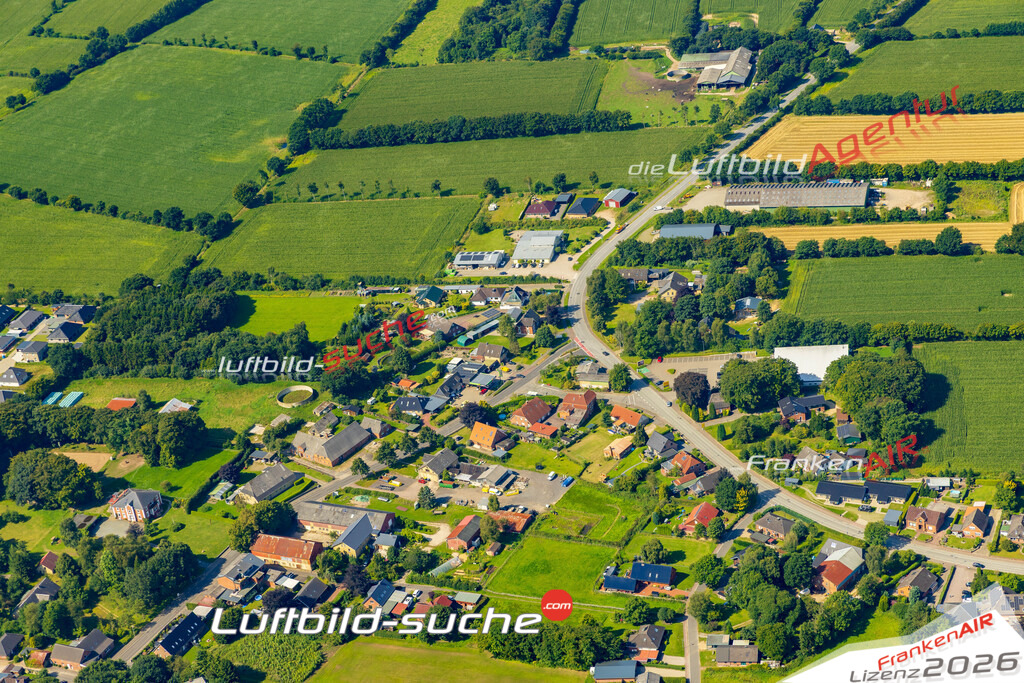 Luftbild Hamdorf - Die Luftaufnahme wurde 2025 vom UL-Flugzeug heraus erstellt ( keine Drohne ) - Hochauflösende Luftaufnahme - für professionelle Ausdrucke geeignet. Die Geschenkidee !Hier alle&nbsp;Infos zur Lizenzierung der LuftaufnahmeWir fliegen auch dieses Jahr wieder in Ihre Region um Luftbilder zu erstellen.- Luftbild anfragen