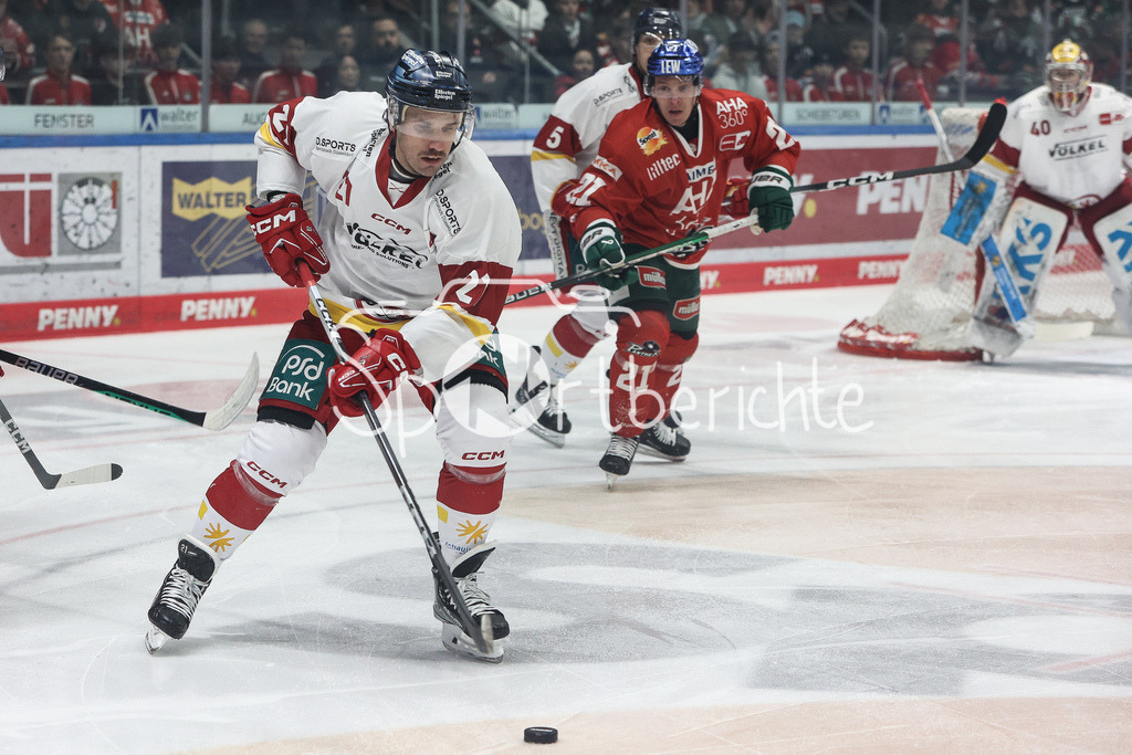 Augsburger Panther - Düsseldorfer EG | Brendan O'DONNELL (DEG #21) am Puck /