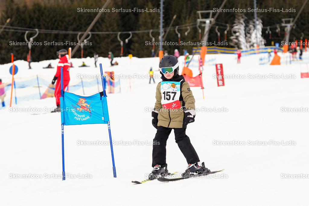 SRF_02.01.2026_0153 | Skirennfotos,Serfaus,Fiss,Ladis,Kinderskirennen,Winter,Tirol,Oberland,skirace,SFL,feelfree,weil wir's genießen,ski,Ski,skifahren,Sonnenplateau, - Realisiert mit Pictrs.com