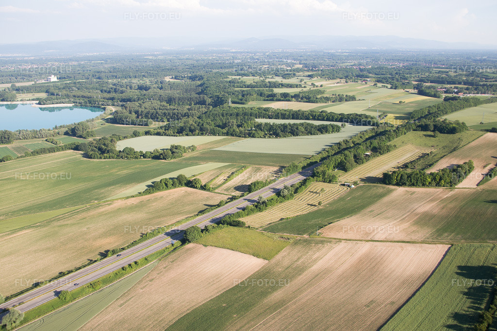 Vue aérienne: Lauterbourg, A35 à Scheibenhard dans le département Bas Rhin, France.Photo: IMG_080160.jpg prise le 05/06/2015 par Werner Riehm/FLY-FOTO.euRésolution de l'original: 5252 x 3502 px