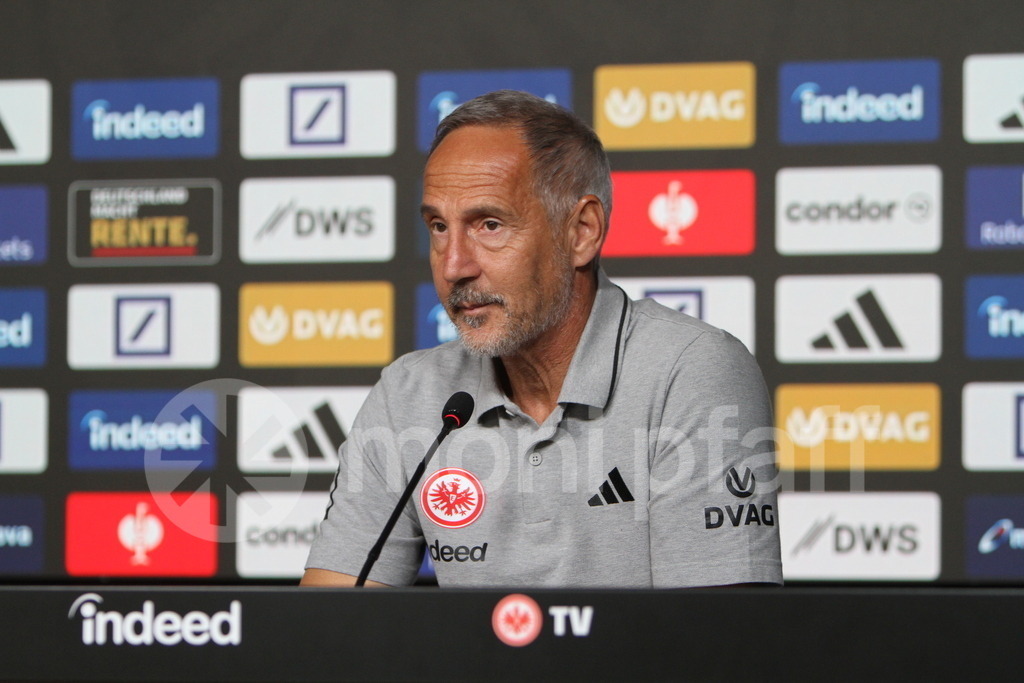Eintracht Frankfurt Trainer Adi Hütter | Online-Shop | monipfaff.de - Realisiert mit Pictrs.com